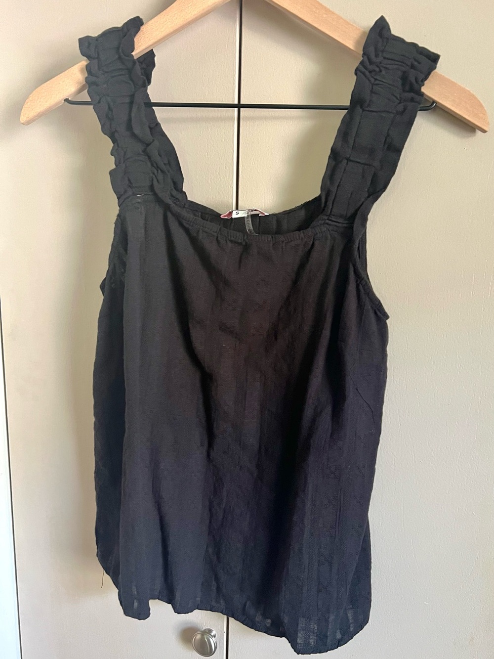 ANDREE BY UNIT Black Ruffle Strap Tank Top